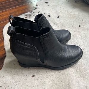 Naturalizer leather wedge shoes